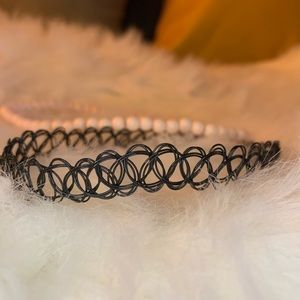 A black and pink choker🤩🆕. They come together‼️